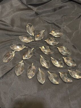 19 Gorgeous Cut Glass Chandelier Leaf-Shaped Crystals.